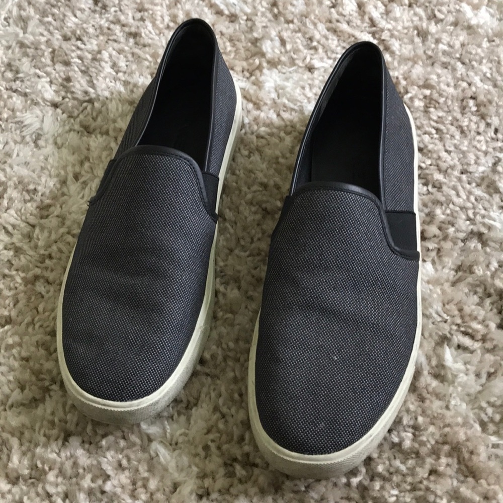 Hardly worn Vince 7.5 slipon! **summer staple!!**